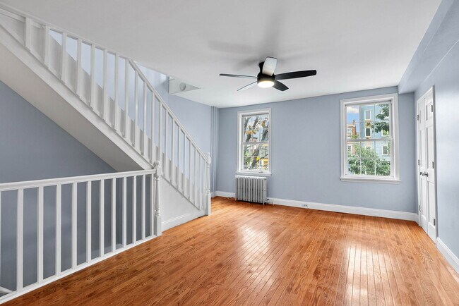 Building Photo - 537 E Girard Ave