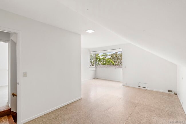Building Photo - 1703 Castellana Rd
