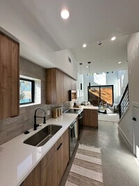 Building Photo - 2702 N Carroll Ave