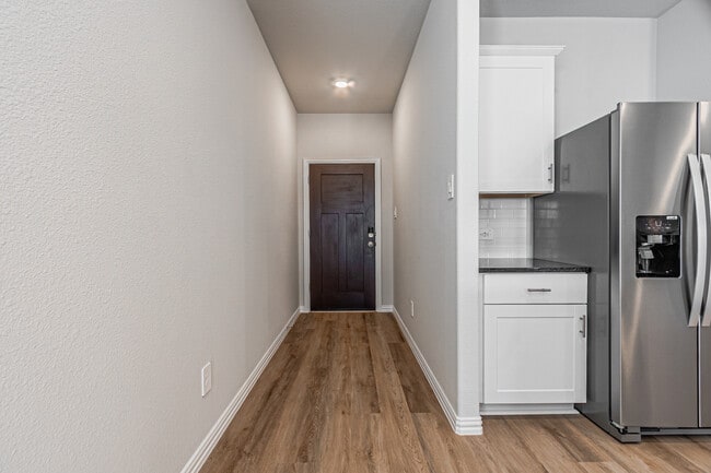 Building Photo - 801 Leavenworth Dr