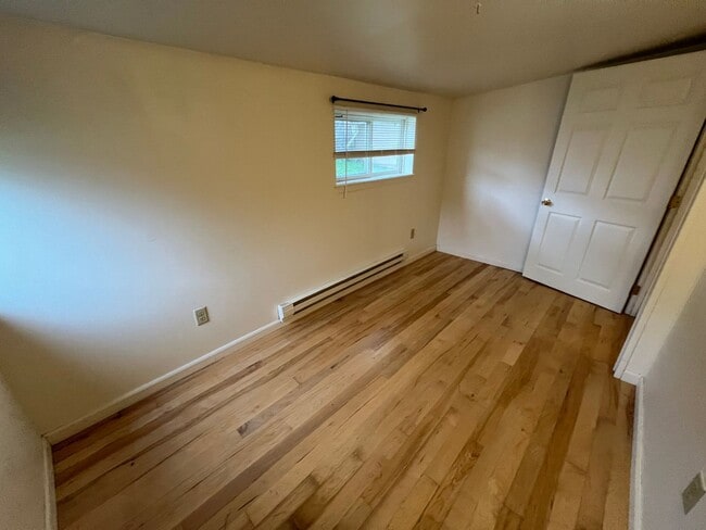 Building Photo - 1-2 Bedroom 1 Bath House with Garage, Newl...
