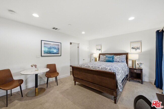 Building Photo - 5911 Saturn St