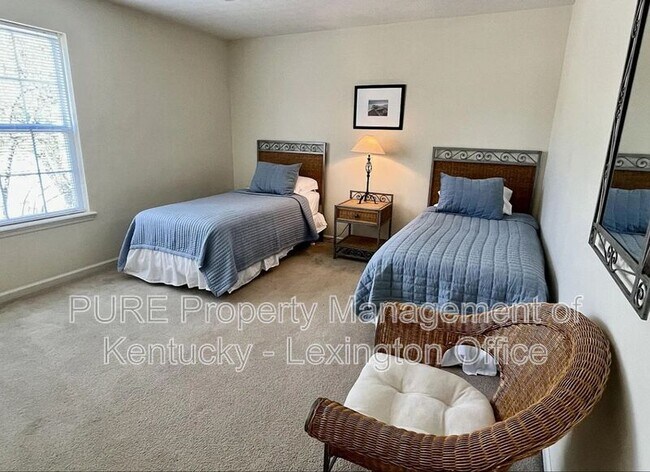 Building Photo - 804 Wabarto Way