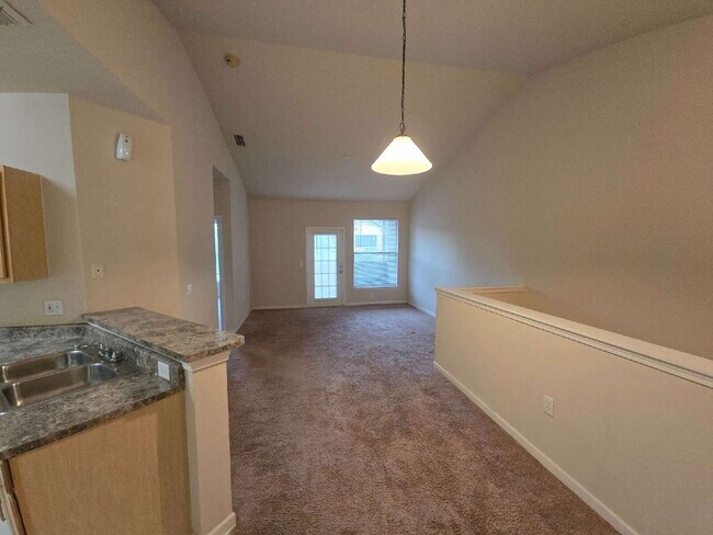 Building Photo - "Charming 1-Bedroom Condo Retreat in Tampa's Serene Villa View Circle"