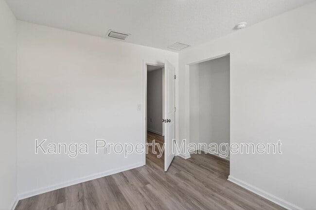 Building Photo - 1115 F Ave