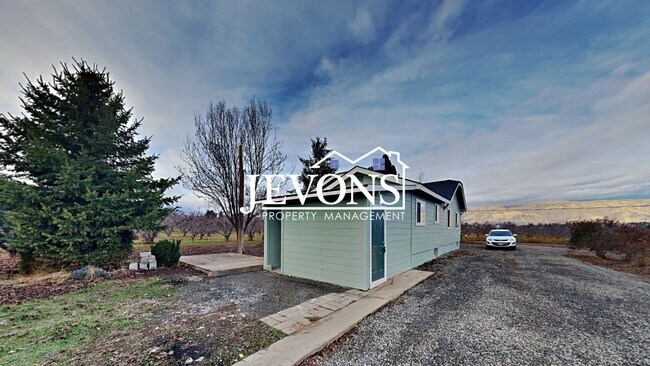 Building Photo - $500 Off First Month! 3BR Home w/ Washer & Dryer on Spacious 1-Acre Orchard Lot