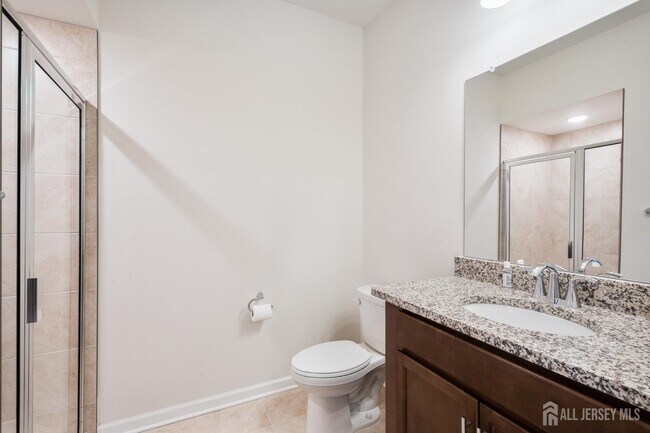 Building Photo - 628 Sadie Cir