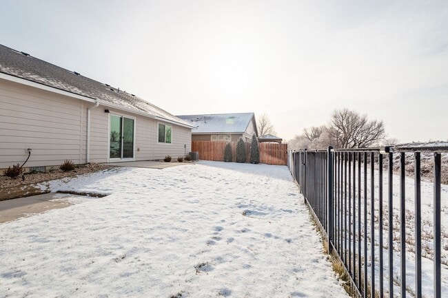 Building Photo - 3 bed 2 bath home