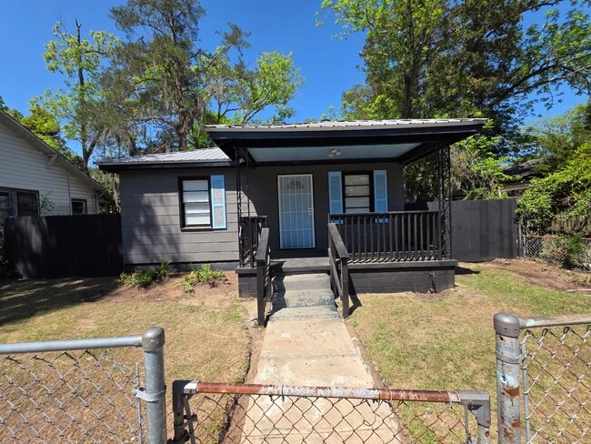 Building Photo - 206 W 60th St