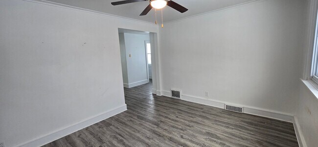 Building Photo - 1127 Dillingham Ave