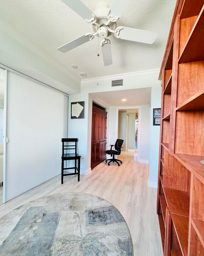 Building Photo - 610 Clematis St