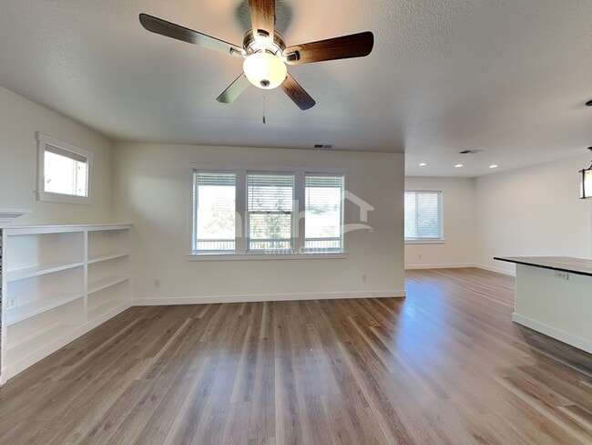 Building Photo - 524 N Horns Corner Dr