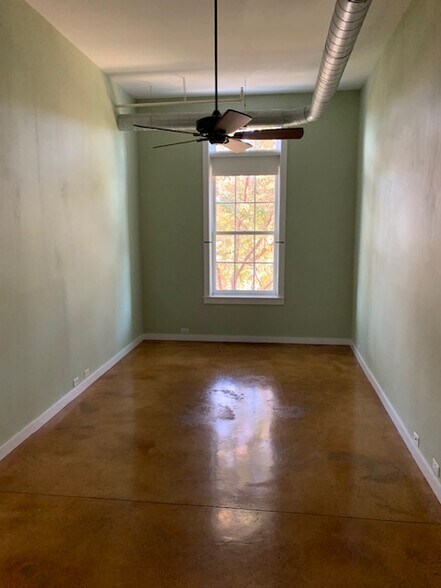 Building Photo - 440 12th St NE