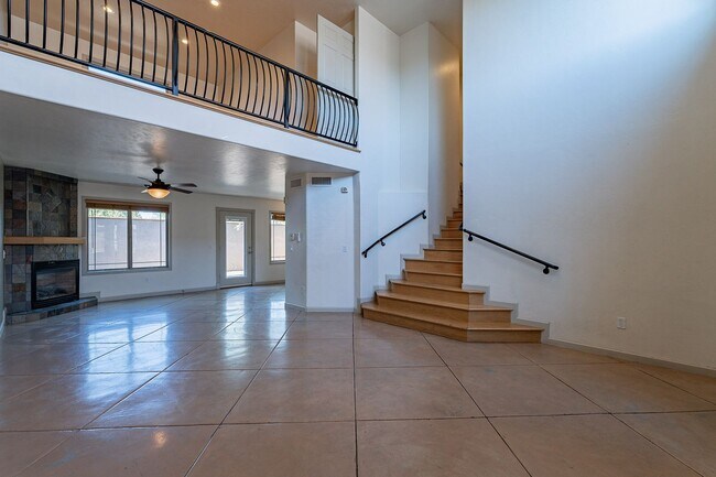 Building Photo - 110 S Placita Colonia Solana