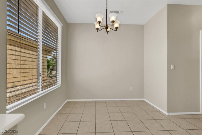 Building Photo - 495 Elm Crest Pl