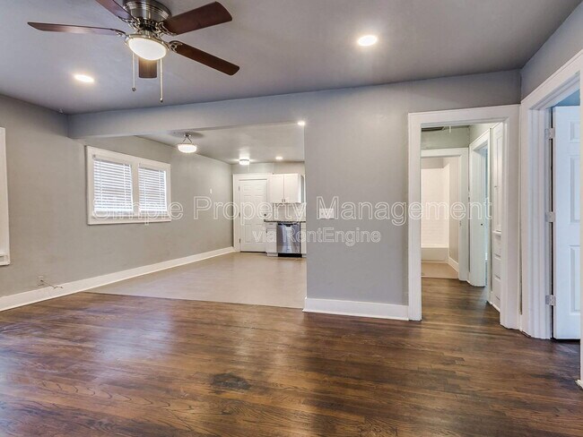 Building Photo - 4326 N Blackwelder Ave