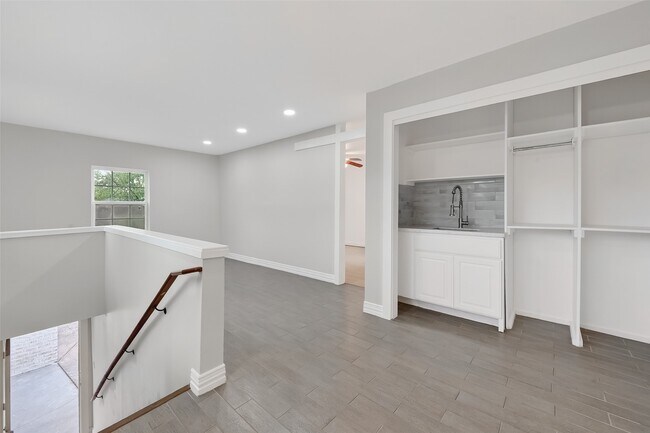 Building Photo - 2734 Triway Ln