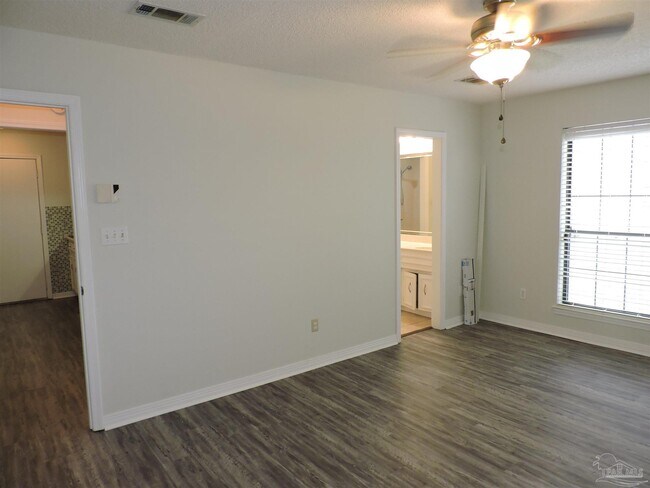 Building Photo - 2780 Honeywood Dr