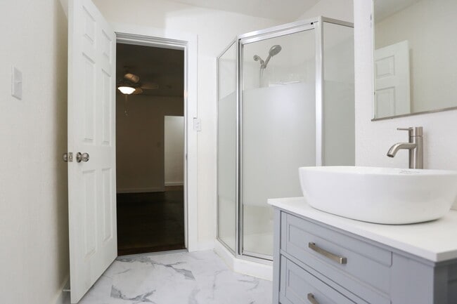 Building Photo - Remodeled 3bed 2 bath Single Family home