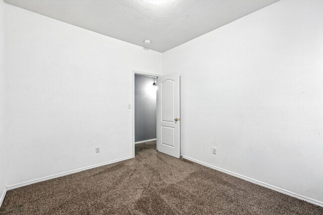 Building Photo - Move-In Ready 3 Bed / 2 Bath Home for Rent...