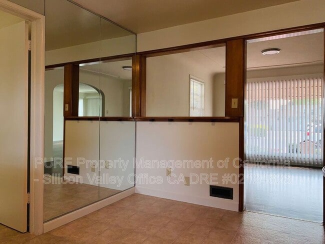 Building Photo - 444 Tyrella Ave