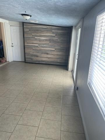 Building Photo - A charming house w/ 3 beds and 1.5 bath