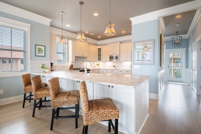 Building Photo - FURNISHED MONTHLY BEACH HOME  WITH UNOBSTR...