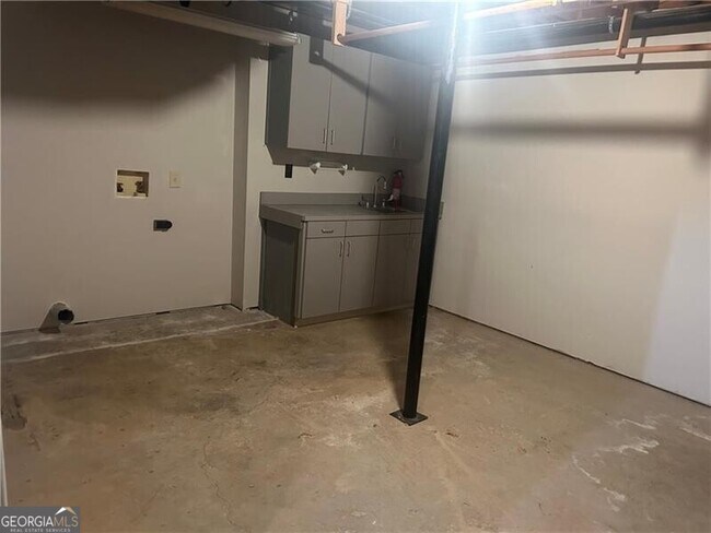 Building Photo - 5053 Gardenia Cir