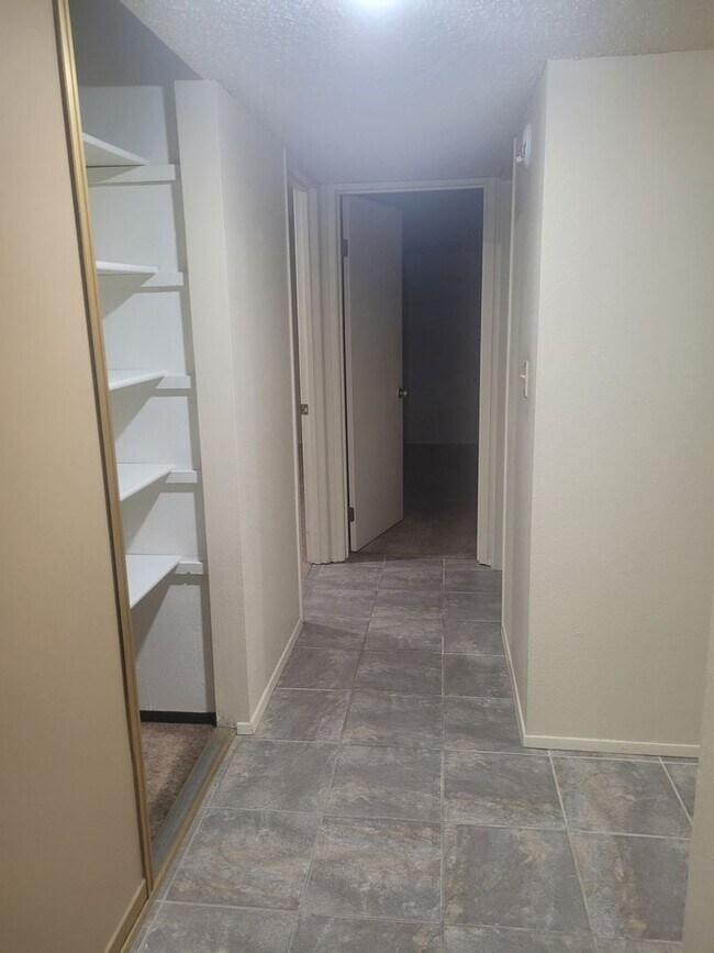 Building Photo - Golf Course Community, Condo