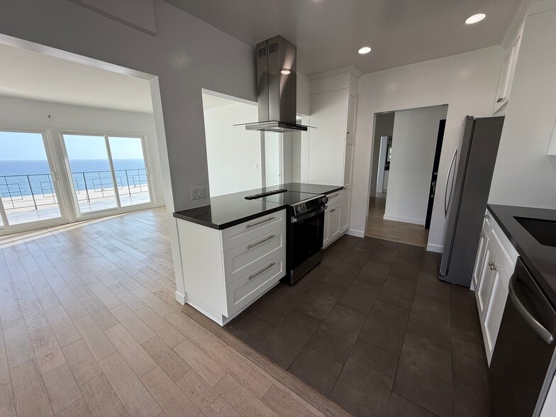 Building Photo - 18139 Coastline Dr