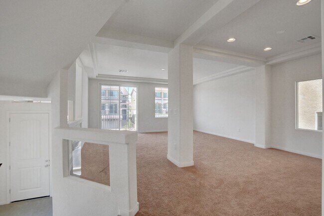Building Photo - HUGE 3 Story, 5 Bedroom Home in the Southwest!