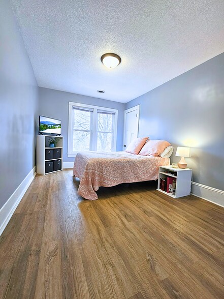 Primary Photo - 794 Bayard Ave
