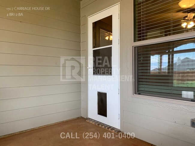 Building Photo - 1917 Carriage House Dr