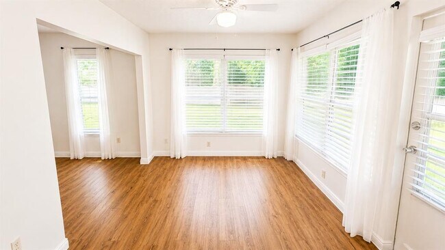 Building Photo - 1624 Whitehead Dr