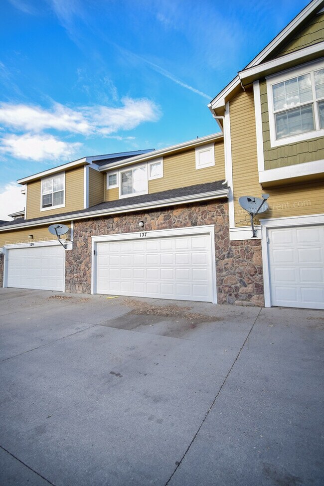 Building Photo - 127 Bayside Cir