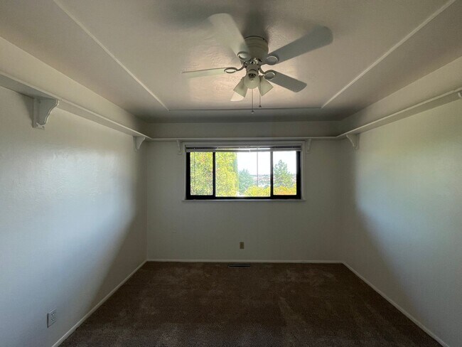 Building Photo - 420 Fairview Ln