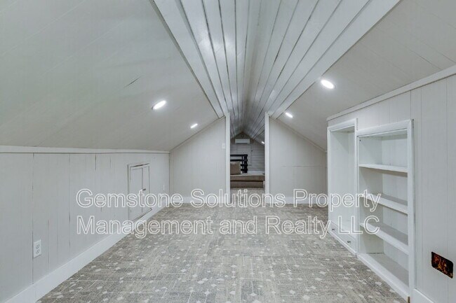 Building Photo - 1017 Jasperson Dr