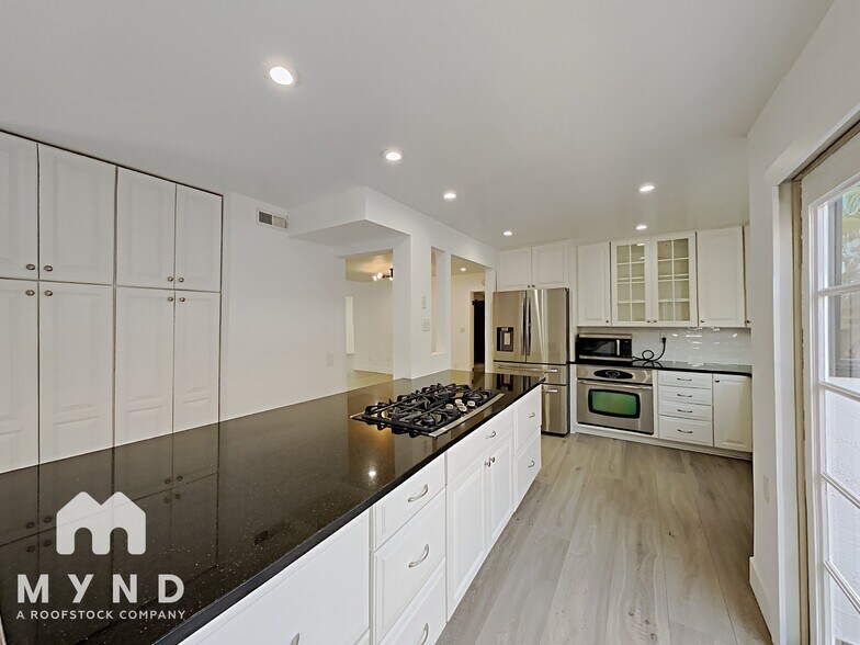 Building Photo - 13942 Mango Dr