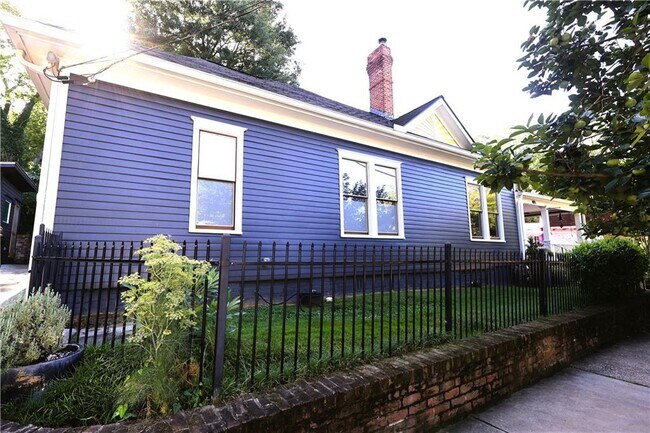 Building Photo - 405 Oakdale Rd NE