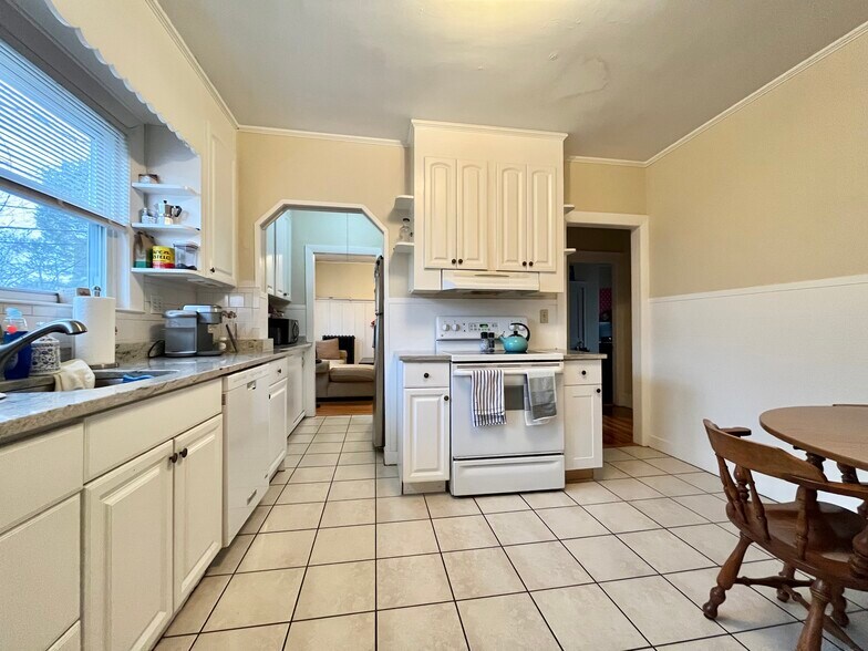 Building Photo - 5 Glenley Ter