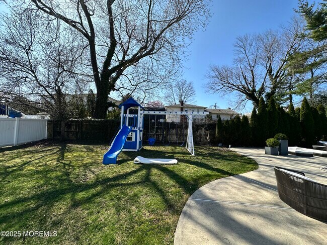 Building Photo - 330 Highland Ave