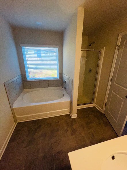 Master Bath - 5203 Upper Elm St