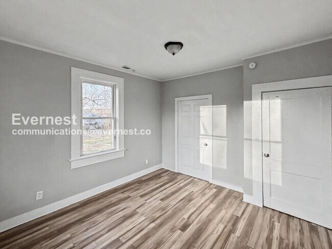 Building Photo - 316 School Rd