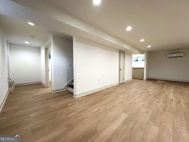 Building Photo - NORMALTOWN HOME - AVALIBLE NOW OR FOR AUGUST 2026!!