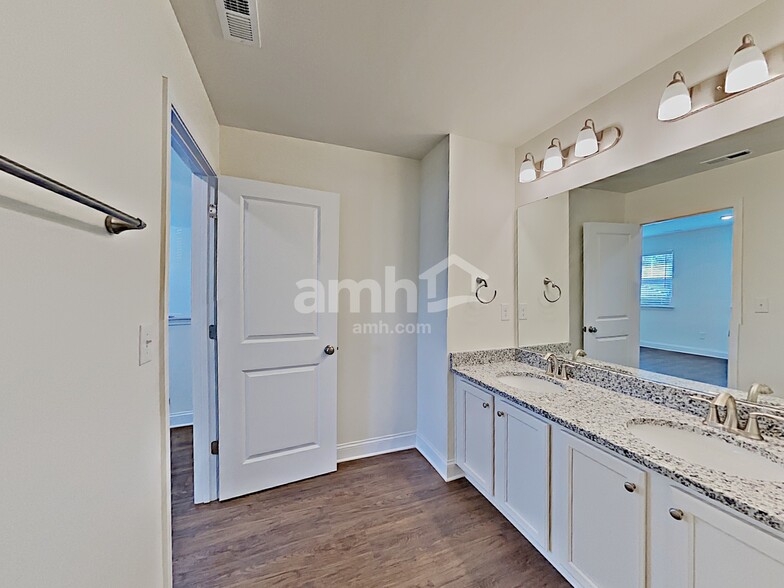 Building Photo - 13009 Wishsong Ct