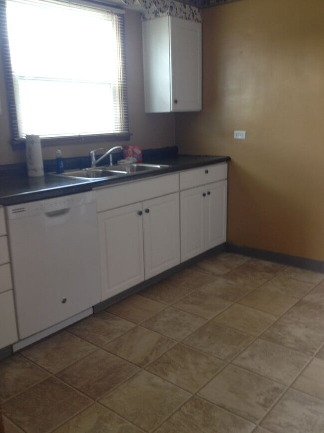 Building Photo - 3 Bed 1 Bath House