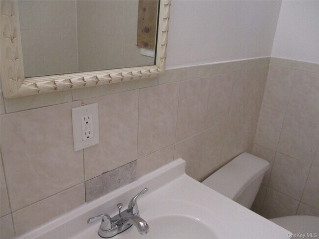 Building Photo - 94 Roger Ave