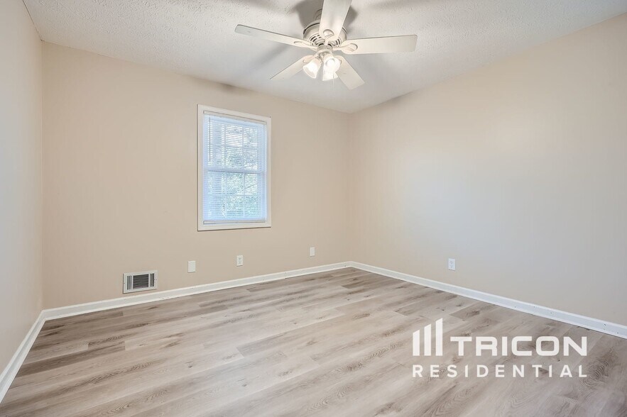 Building Photo - 155 Rock Garden Terrace N W