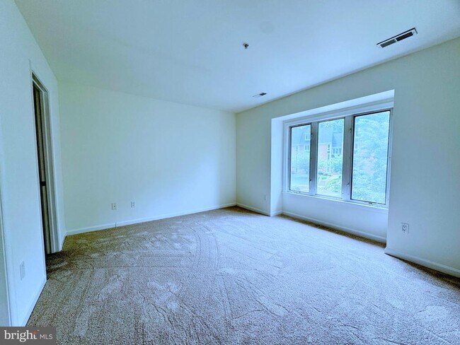 Building Photo - 640 Oakland Hills Dr