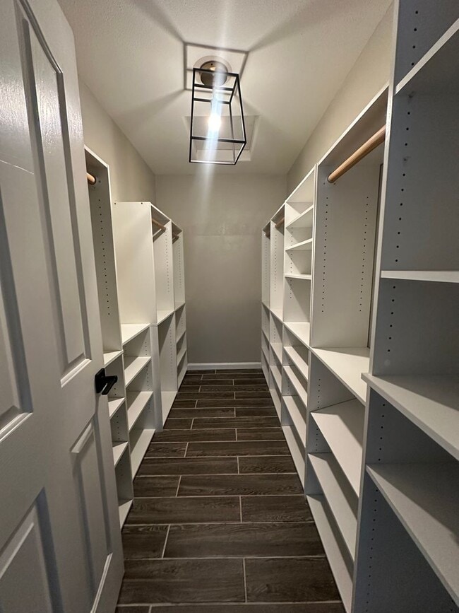 Building Photo - SE Visalia home coming soon!!